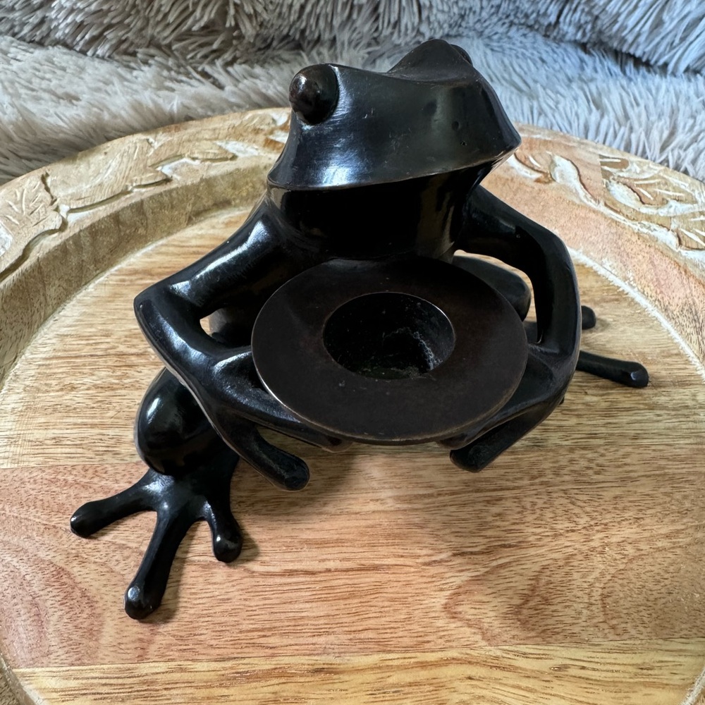 RESTORATION HARDWARE RUSTIC METAL SITTING FROG CANDLE HOLDER